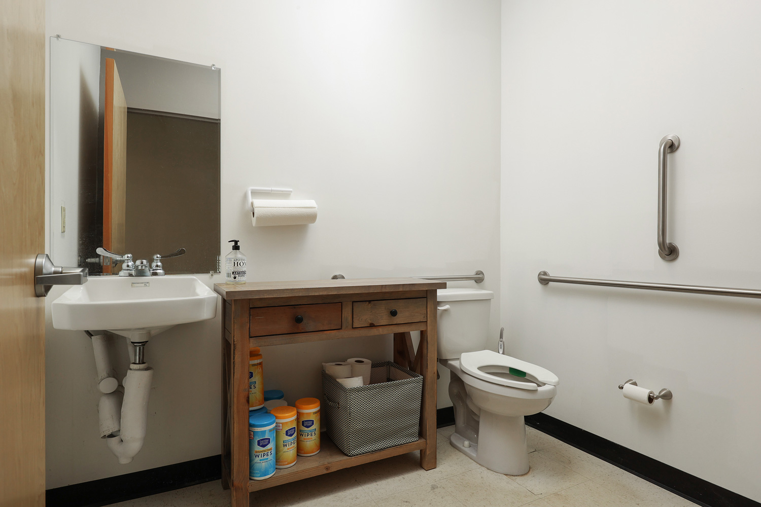 712 Bay Ave, Manahawkin NJ Manahawkin Plaza Retail Space Available