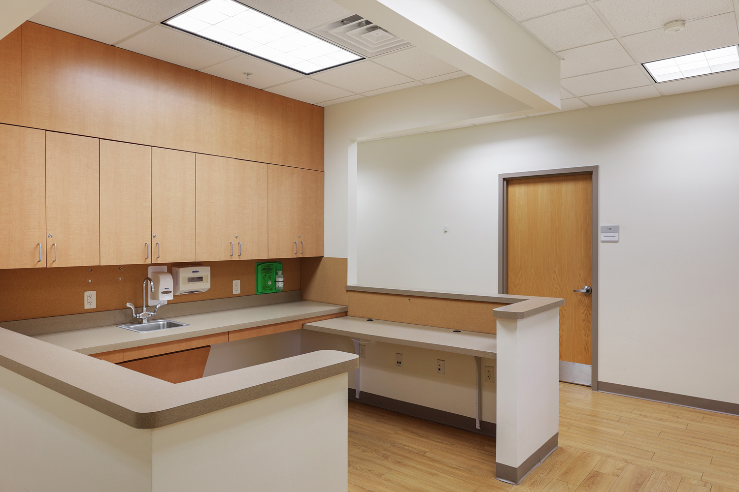 712 Bay Ave, Manahawkin NJ Manahawkin Plaza Retail Space Available