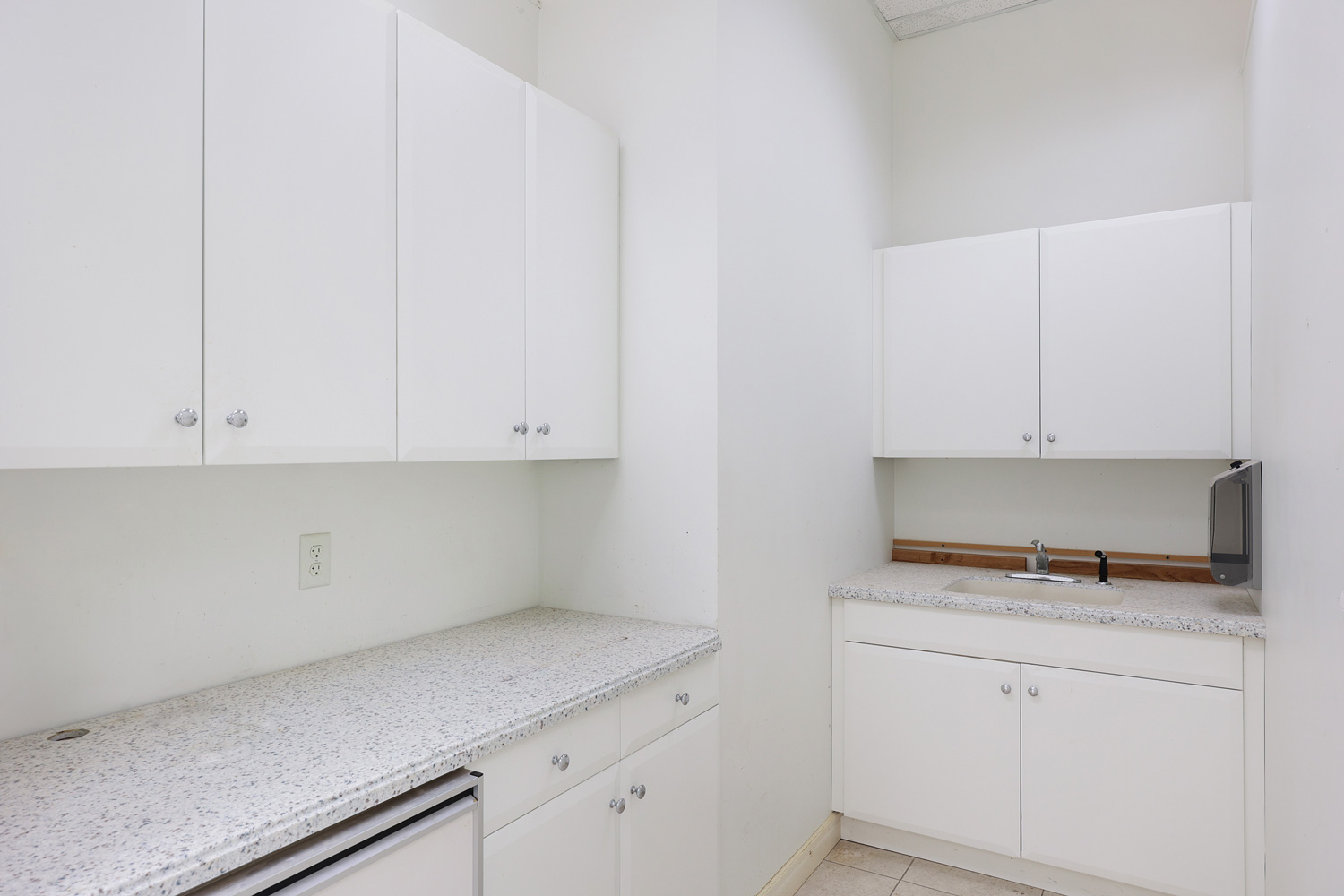 712 Bay Ave, Manahawkin NJ Manahawkin Plaza Retail Space Available