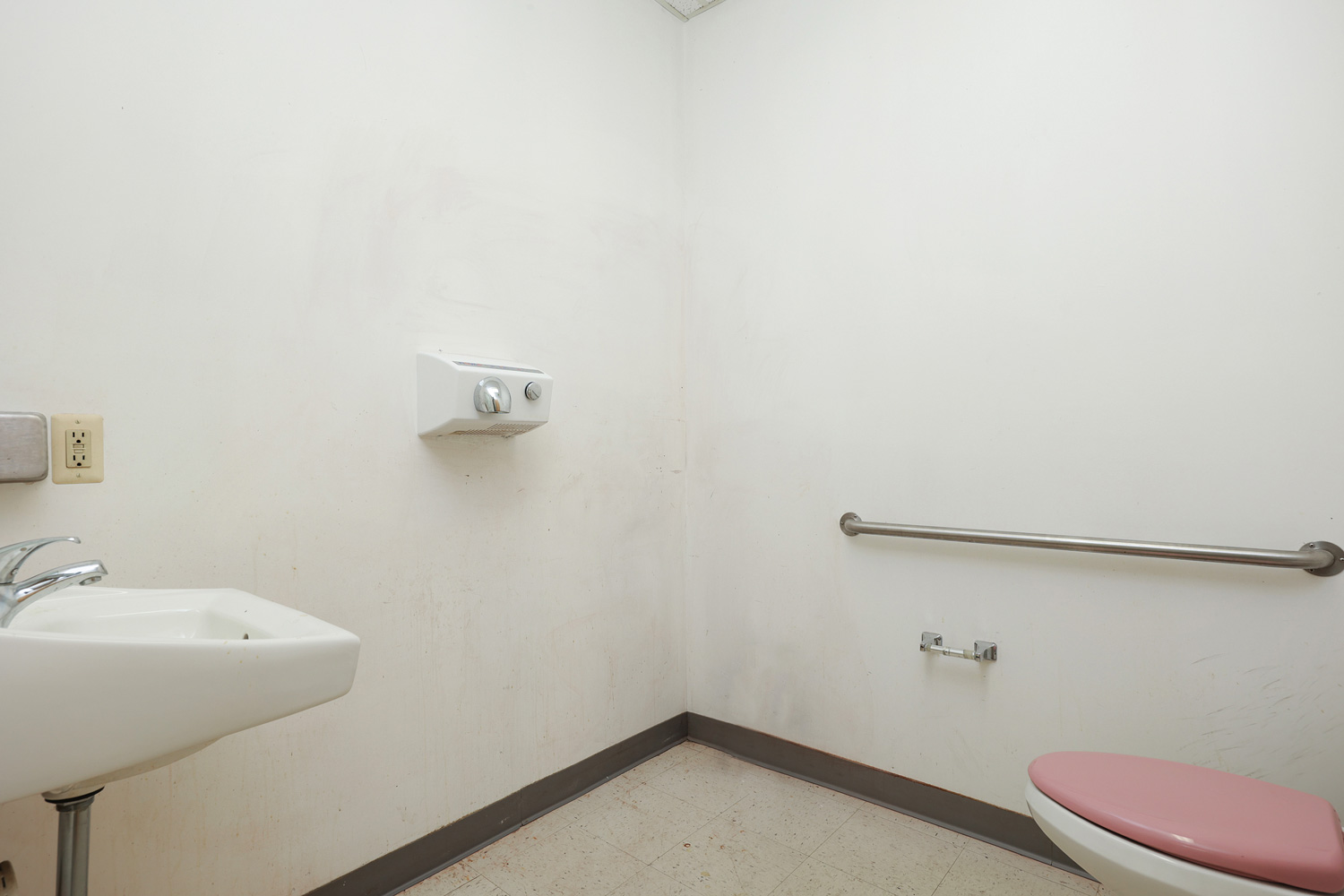 712 Bay Ave, Manahawkin NJ Manahawkin Plaza Retail Space Available