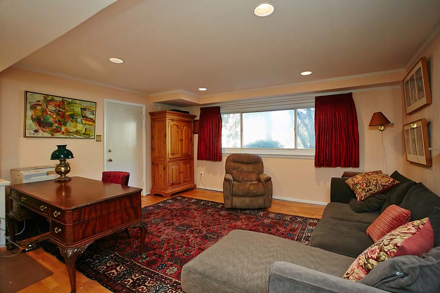 Virtual Walkthrough 7701 Beech Tree Road, Bethesda, Maryland