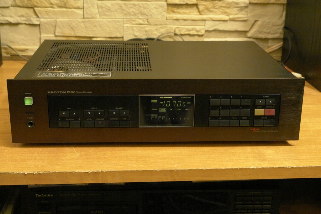 PROTON (NAD) AV300 AUDIOFILSKI AMPLITUNER STEREO! 7607585716