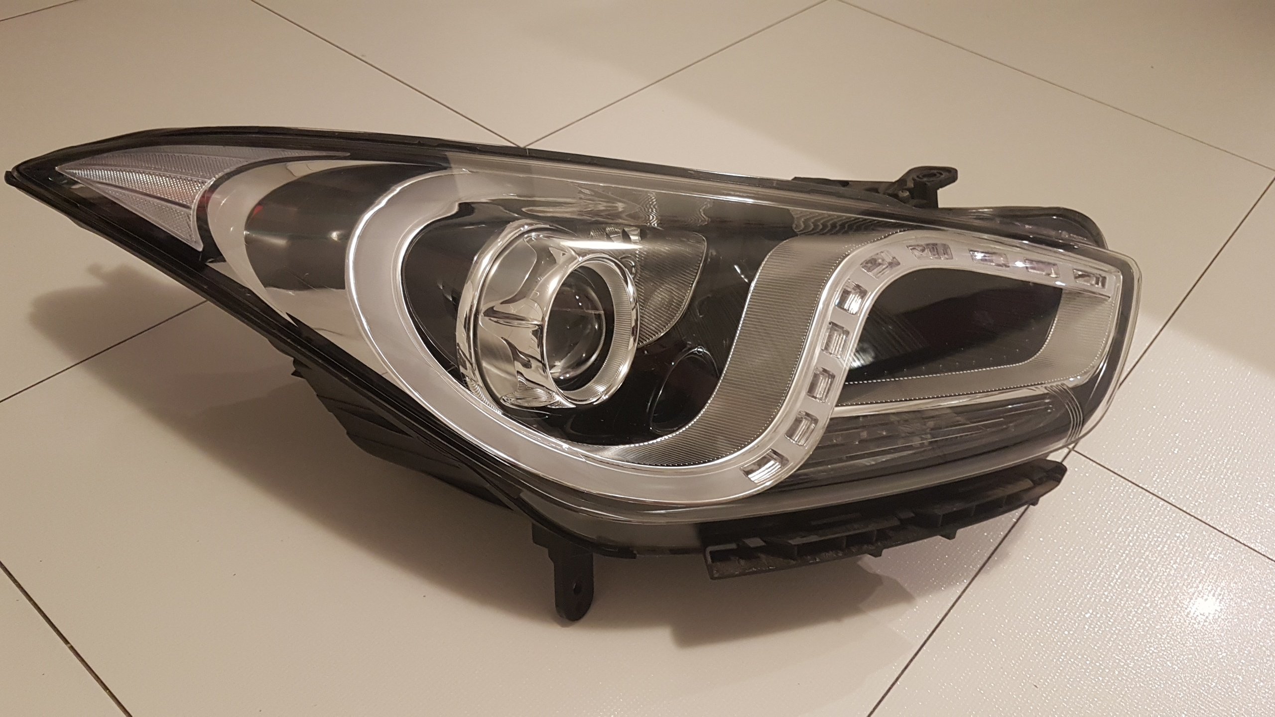 Lampa Hyundai I40 LED 921023ZXXX 7158893175 oficjalne archiwum allegro