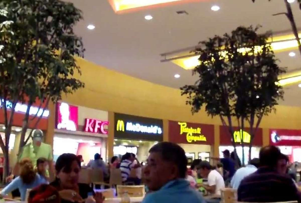 Autoridades de Municipio de Guayaquil clausuran el patio de comidas del