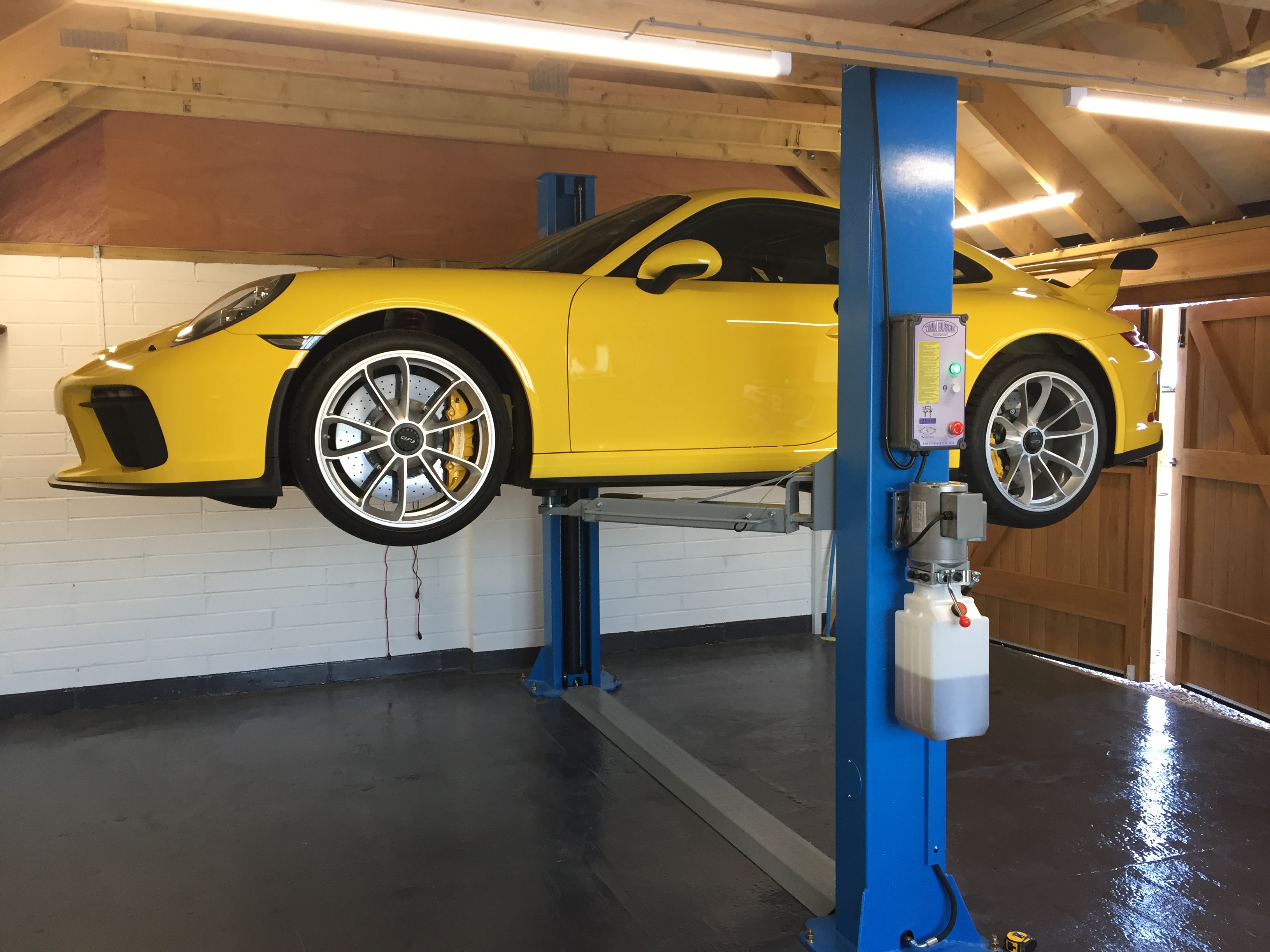 Porsche Forum View topic garage lift