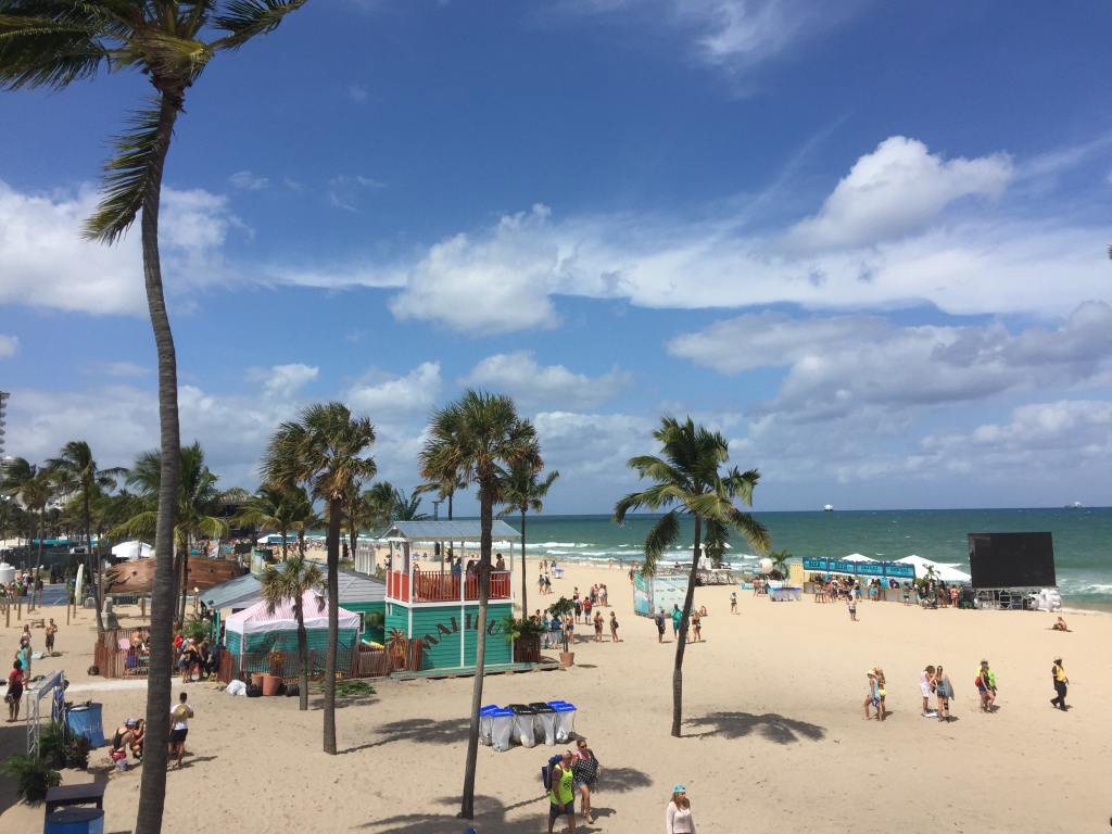 El Condado De Pinellas Considerará Reabrir Las Playas y Piscinas
