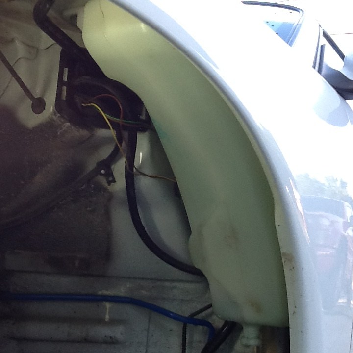 Windshield washer reservoir bottle leaking 986 Forum for Porsche