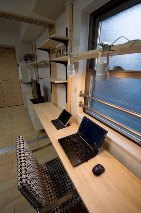 オシャレなテレビ台オススメDiy実例22選！賃貸でも素敵なリビング空間 | Diyer(S)│リノベと暮らしとDiy。 賃貸Diy】ディアウォールで棚、テレビ台、デスク、ハンガーラック一体型の全部入り壁面収納を作る | 99% Diy -Diyブログ-