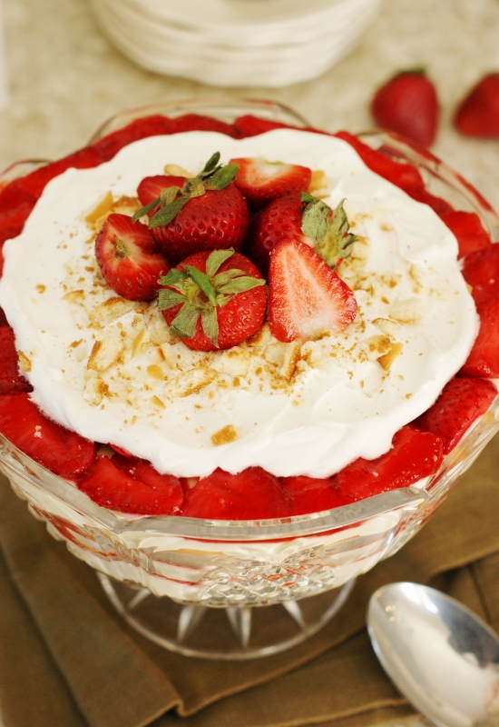 7 Layer Punch Bowl Dessert 99easyrecipes