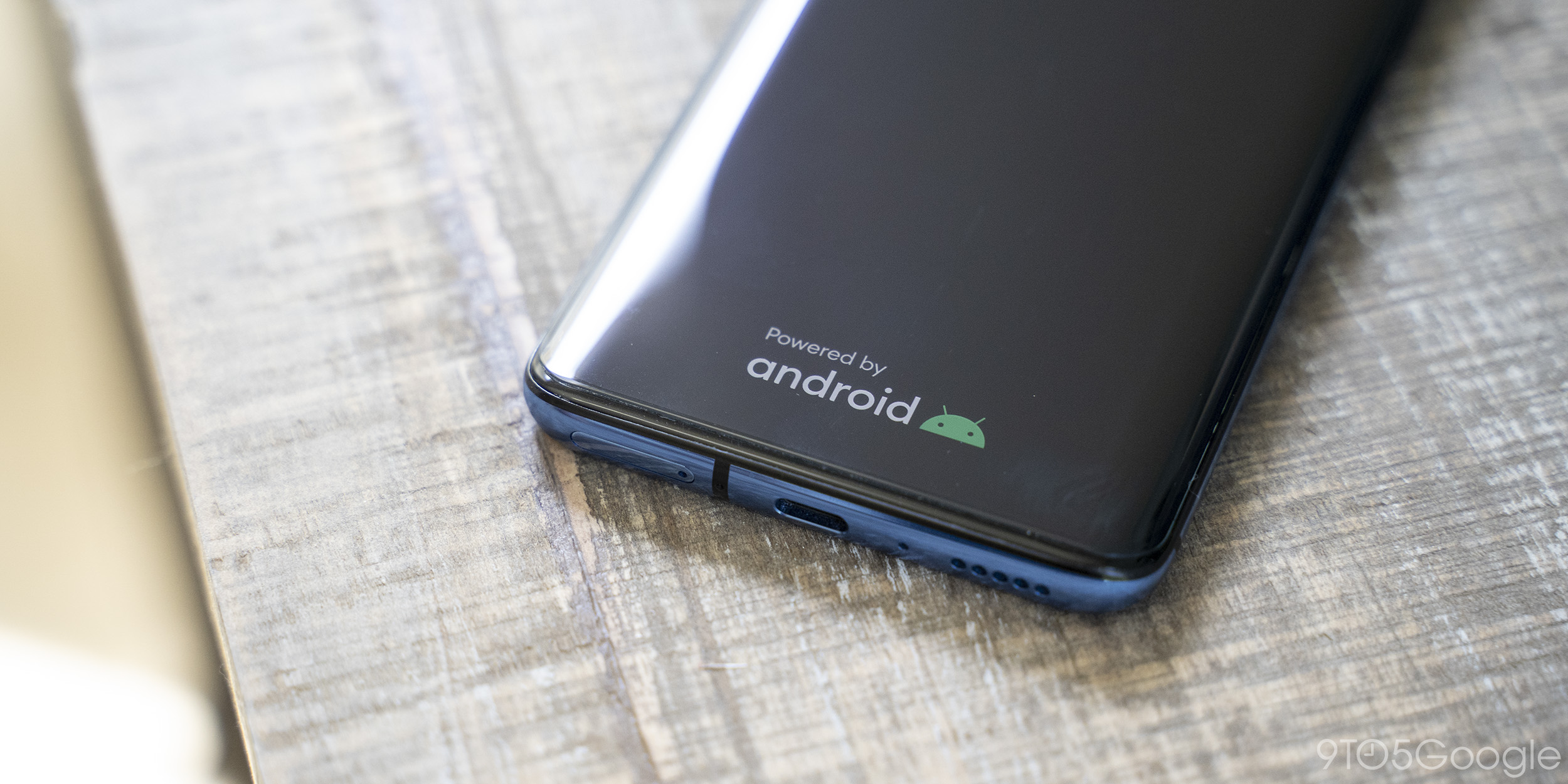Powered By Android 10 Logo