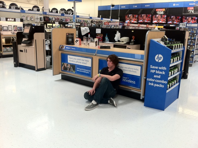 And here's iPad 2 line at Walmart, Texas (Update Best Buy, Charlotte