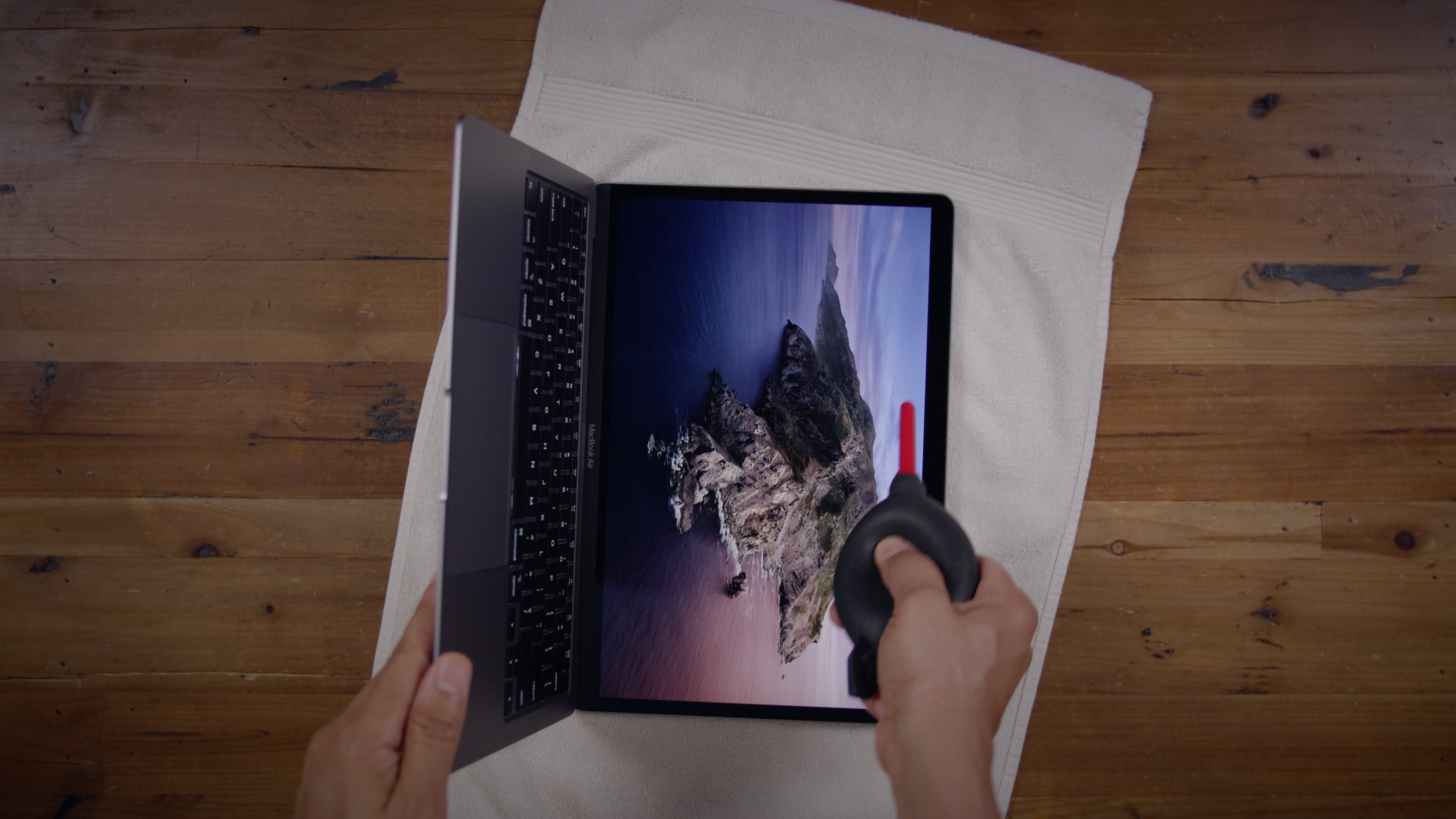 Mac 101 the best way to clean your MacBook's screen [Video] 9to5Mac