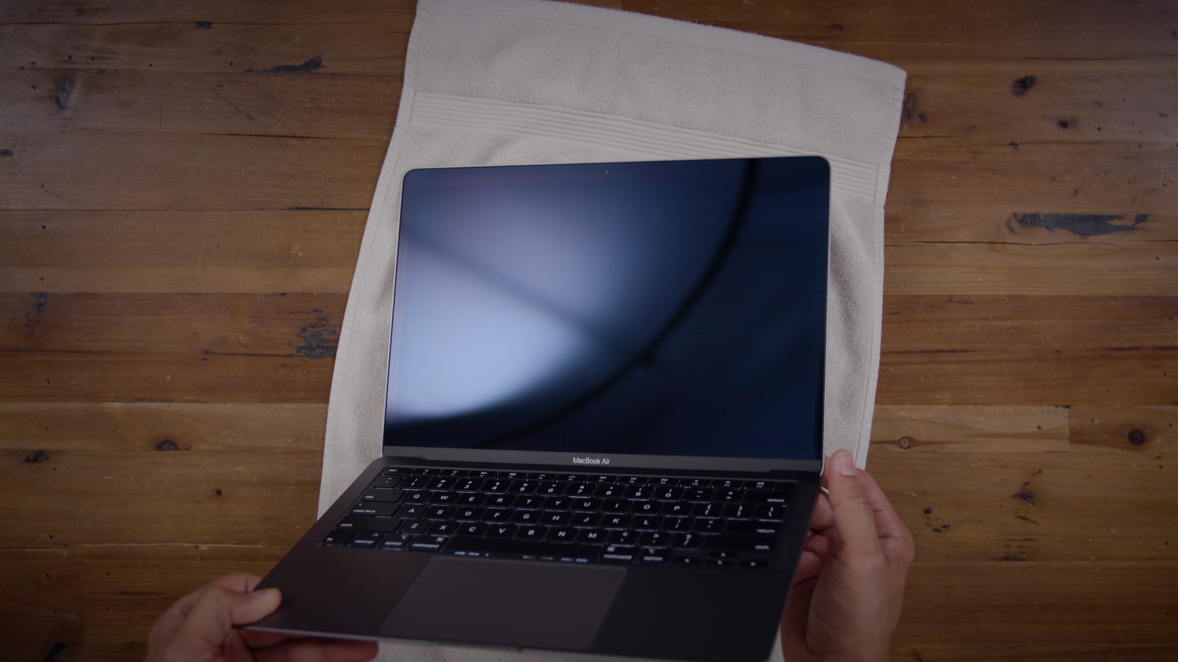 Mac 101 the best way to clean your MacBook's screen [Video] 9to5Mac