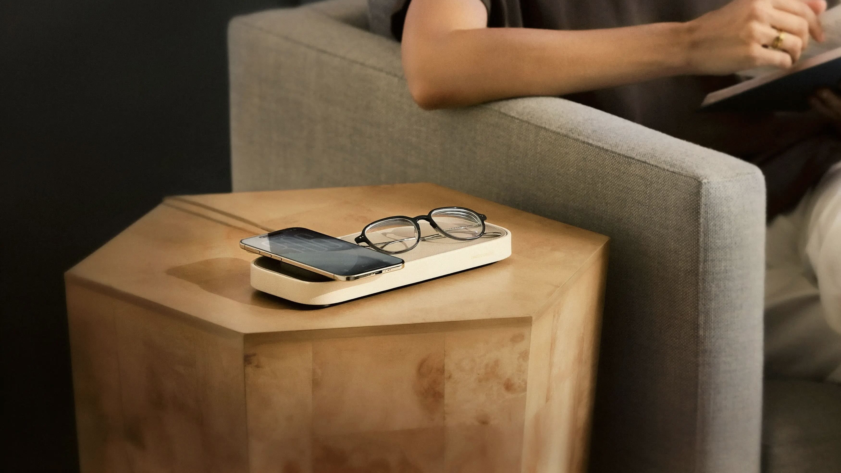 Twelve South debuts smaller Valet tray with 25W MagSafe charging