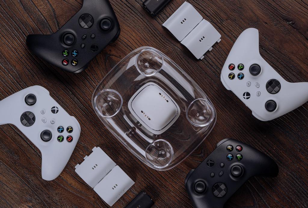New 8Bitdo Charging Dock with clear base and LED glow lighting