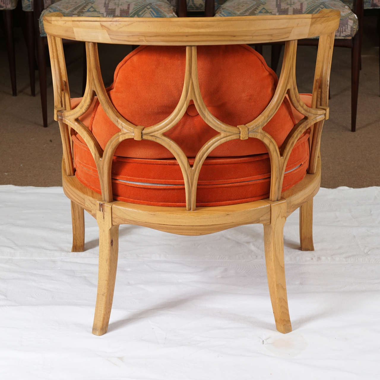 Pair of mid century modern chairs after Dorothy Draper For Sale at