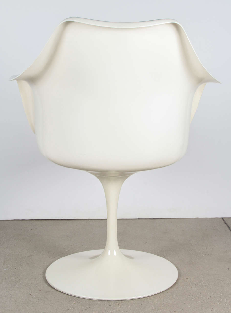 Vintage Tulip Chair by Saarinen for Knoll International For Sale at
