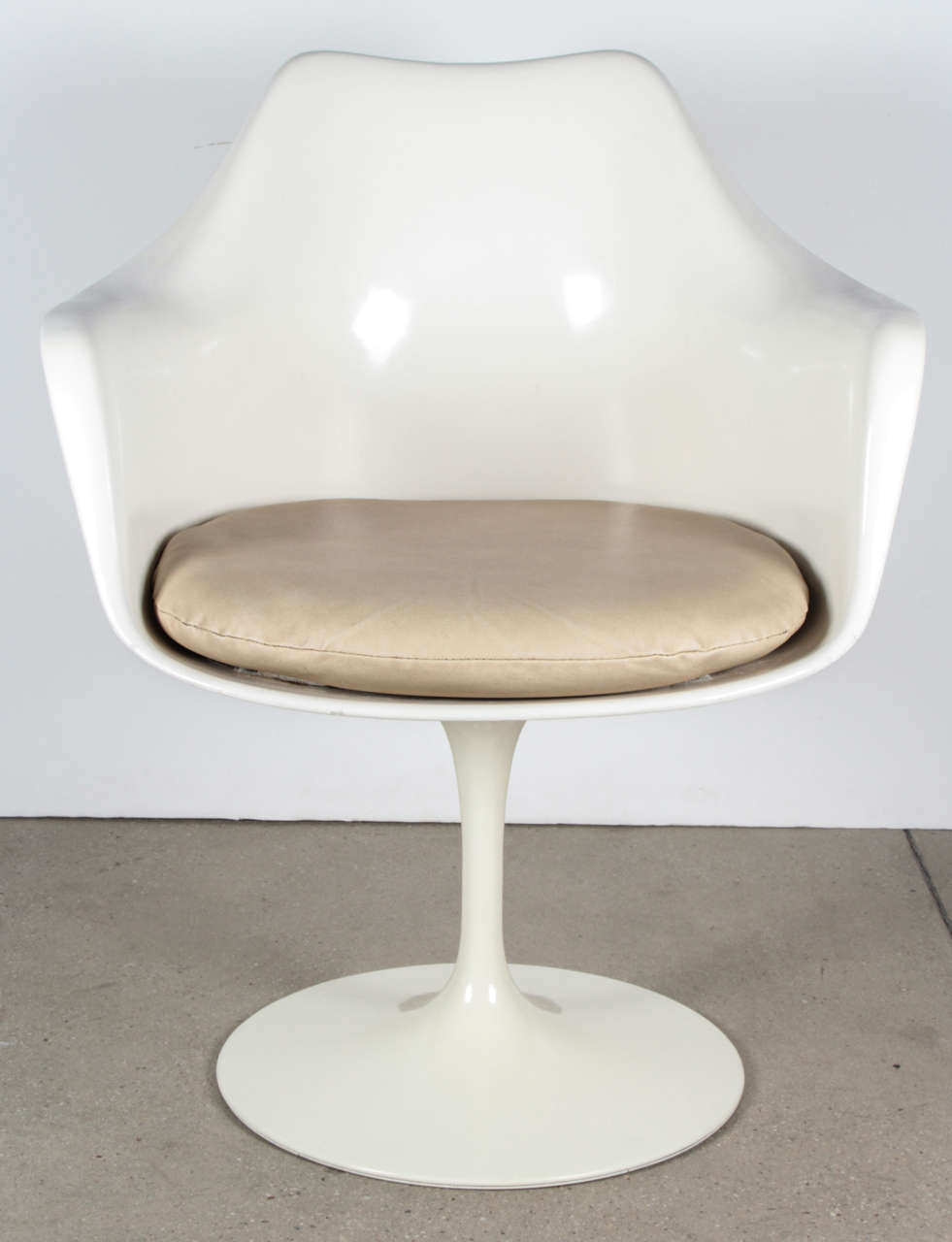 Vintage Tulip Chair by Saarinen for Knoll International For Sale at