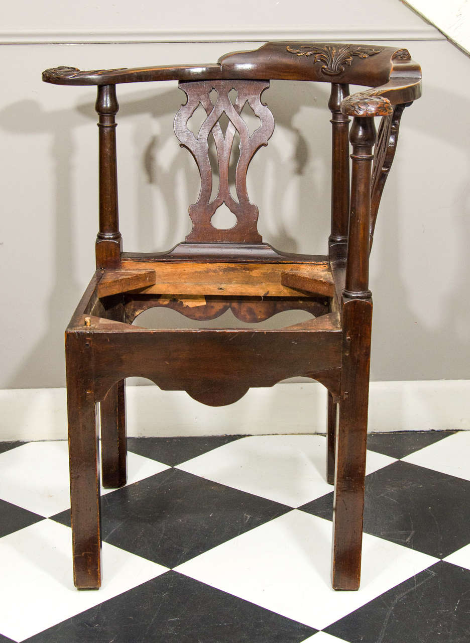 18th Century Irish Corner Chair For Sale at 1stDibs