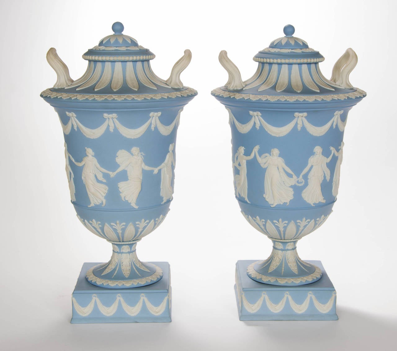 A Pair of Wedgwood Vases at 1stdibs