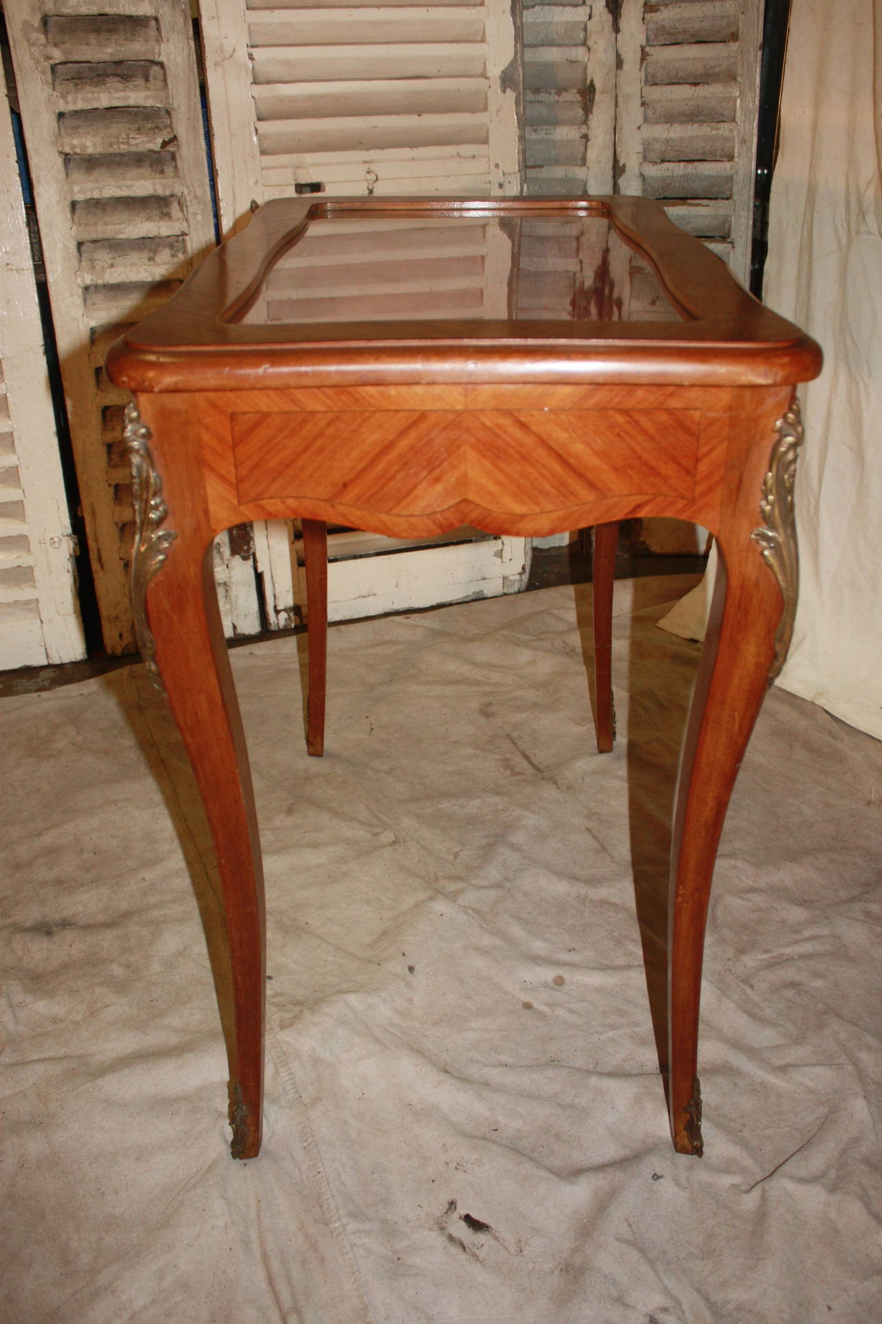 Elegant French Display Table For Sale at 1stDibs display table for