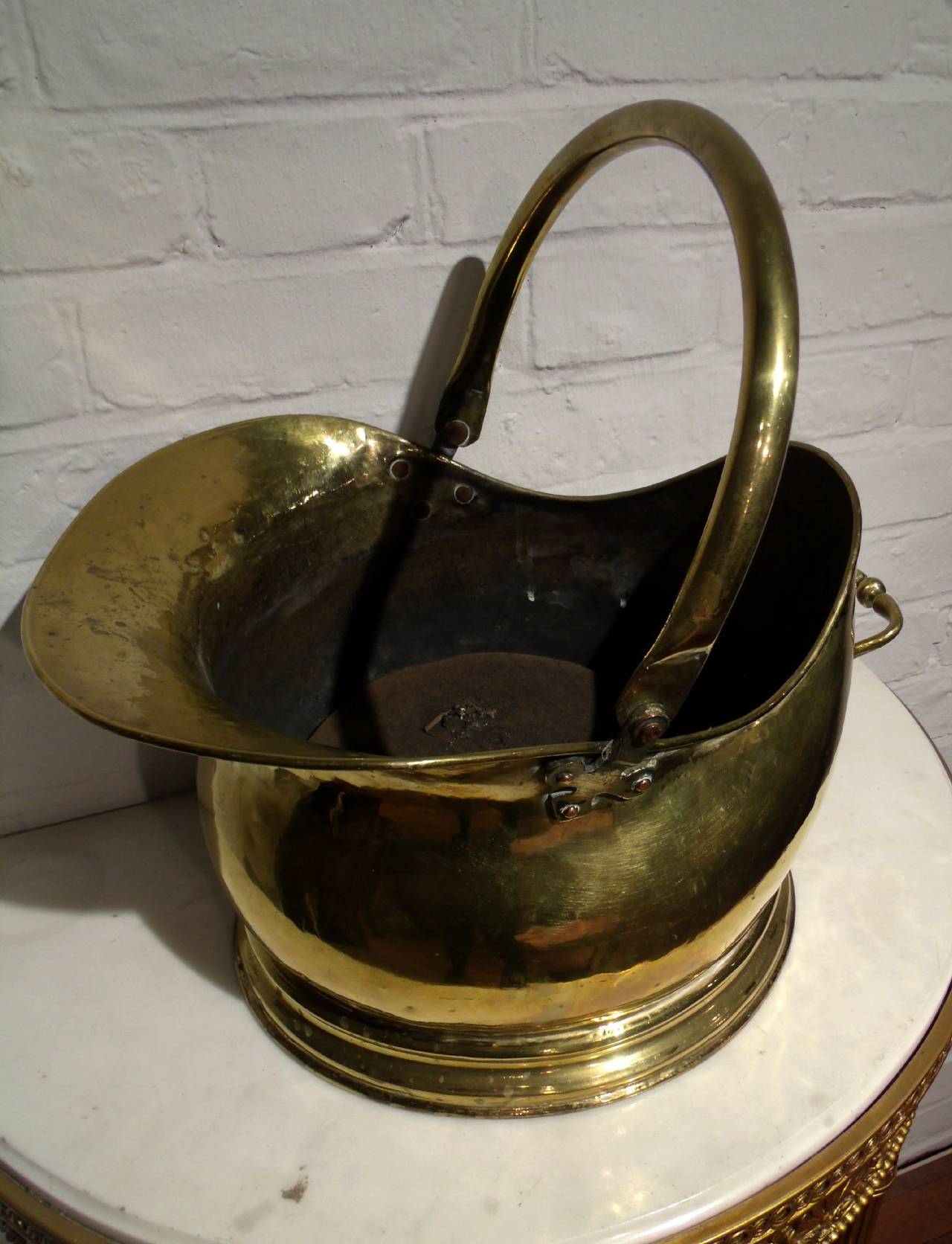 Victorian Brass Coal Scuttle Bucket at 1stDibs victorian coal scuttle