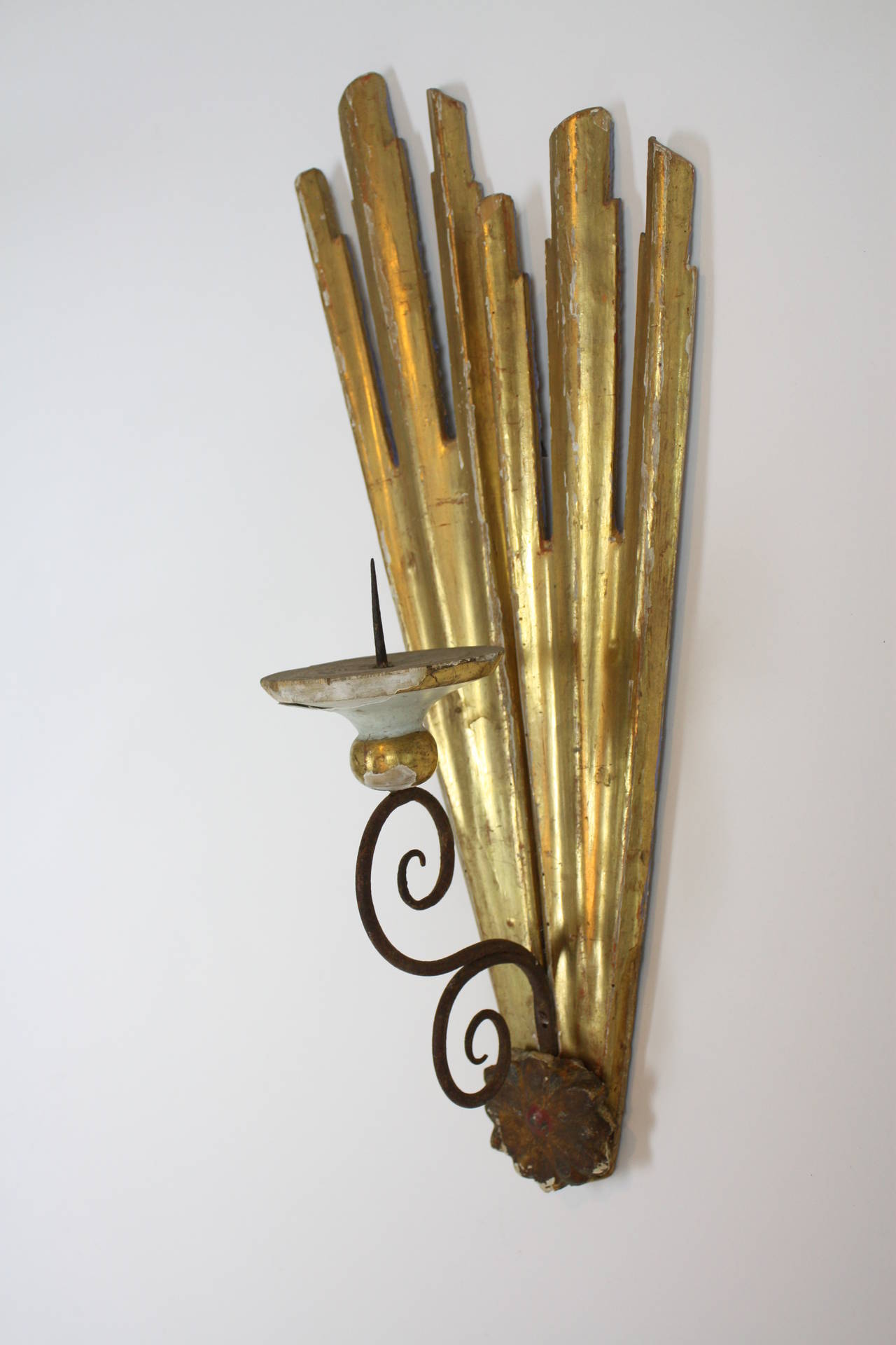 19th Century Italian Carved Gold Leaf Giltwood and Iron Candle Sconce