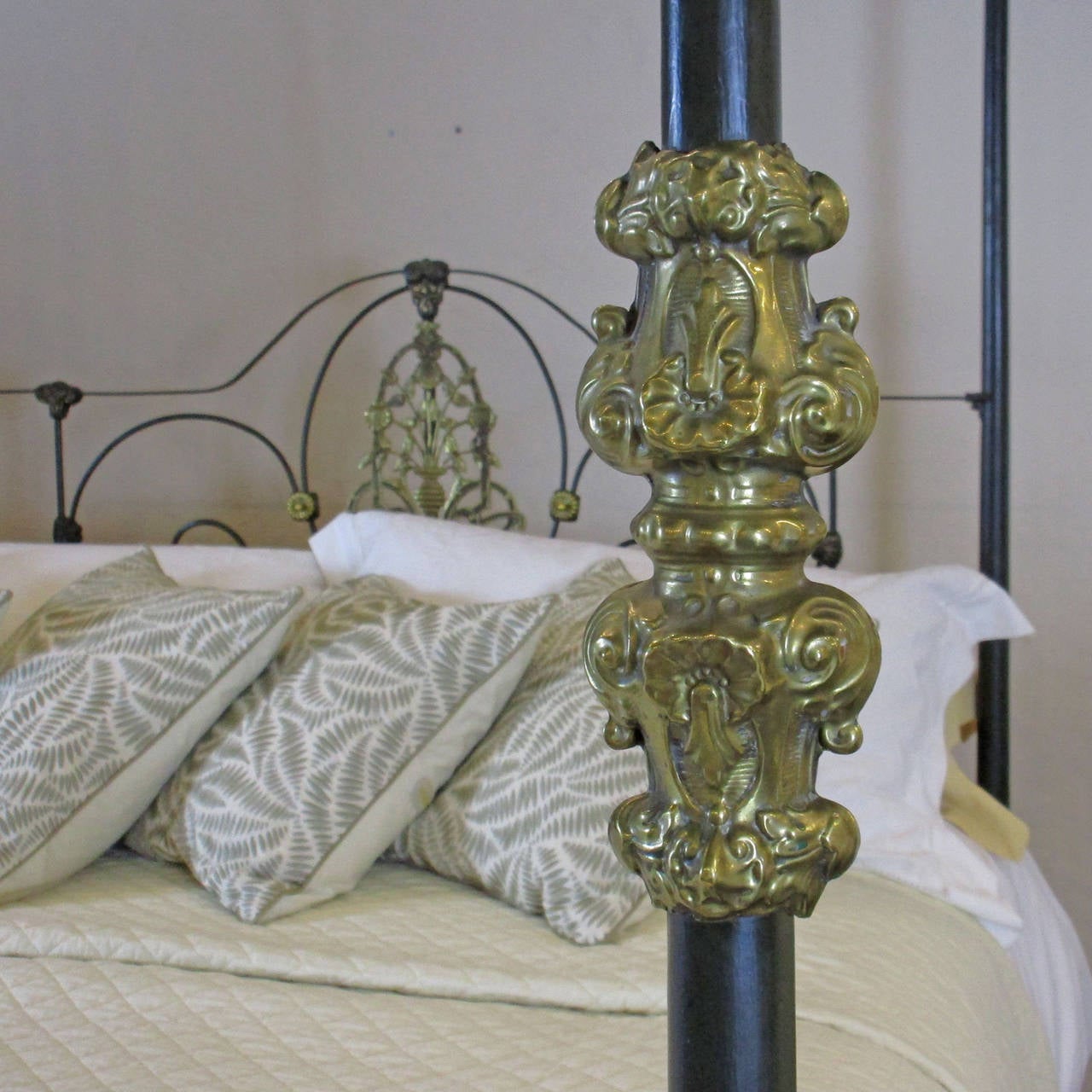 Victorian Four Poster Bed M4P11 at 1stdibs