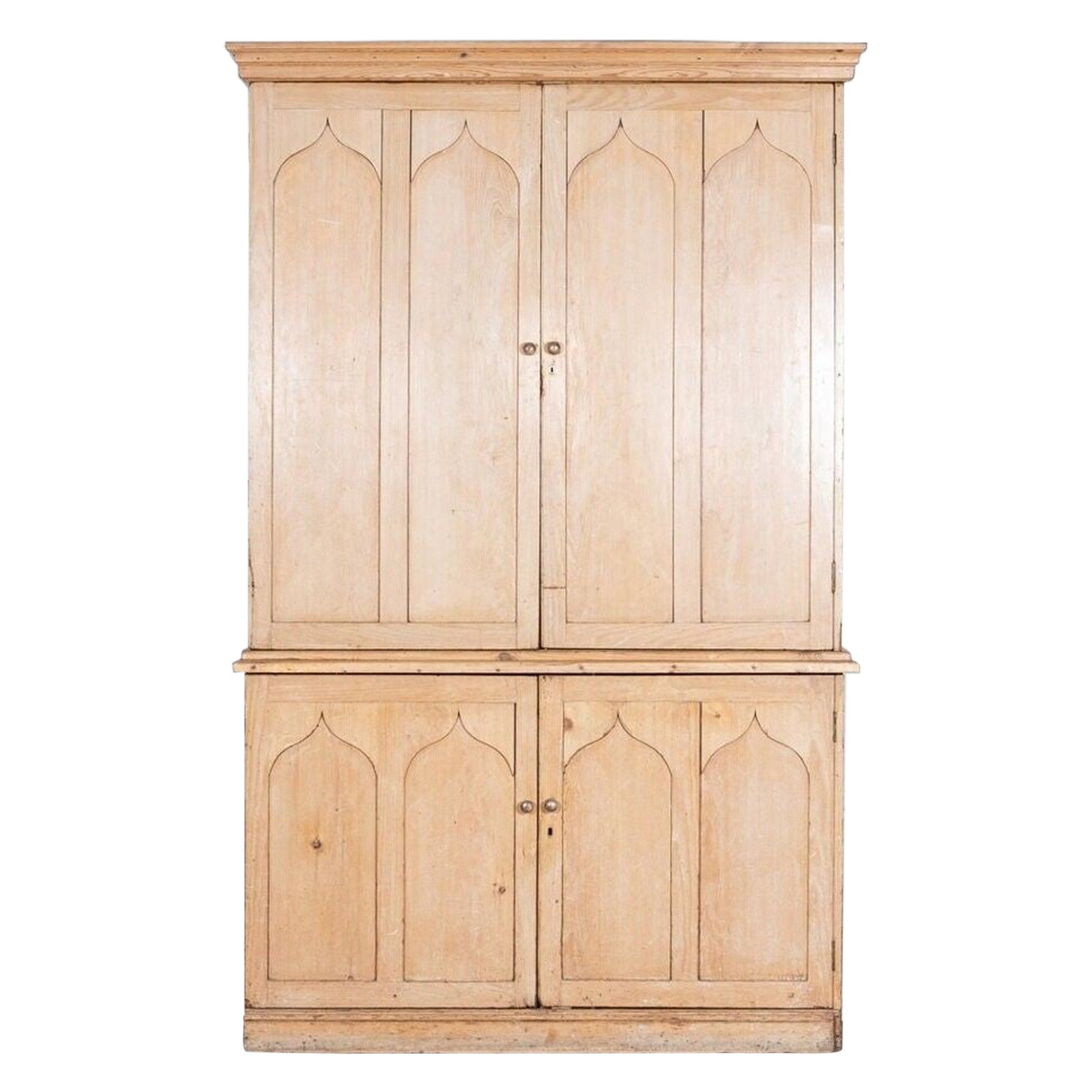 Grande armoire de maison en pin anglais du 19ème siècle En vente sur