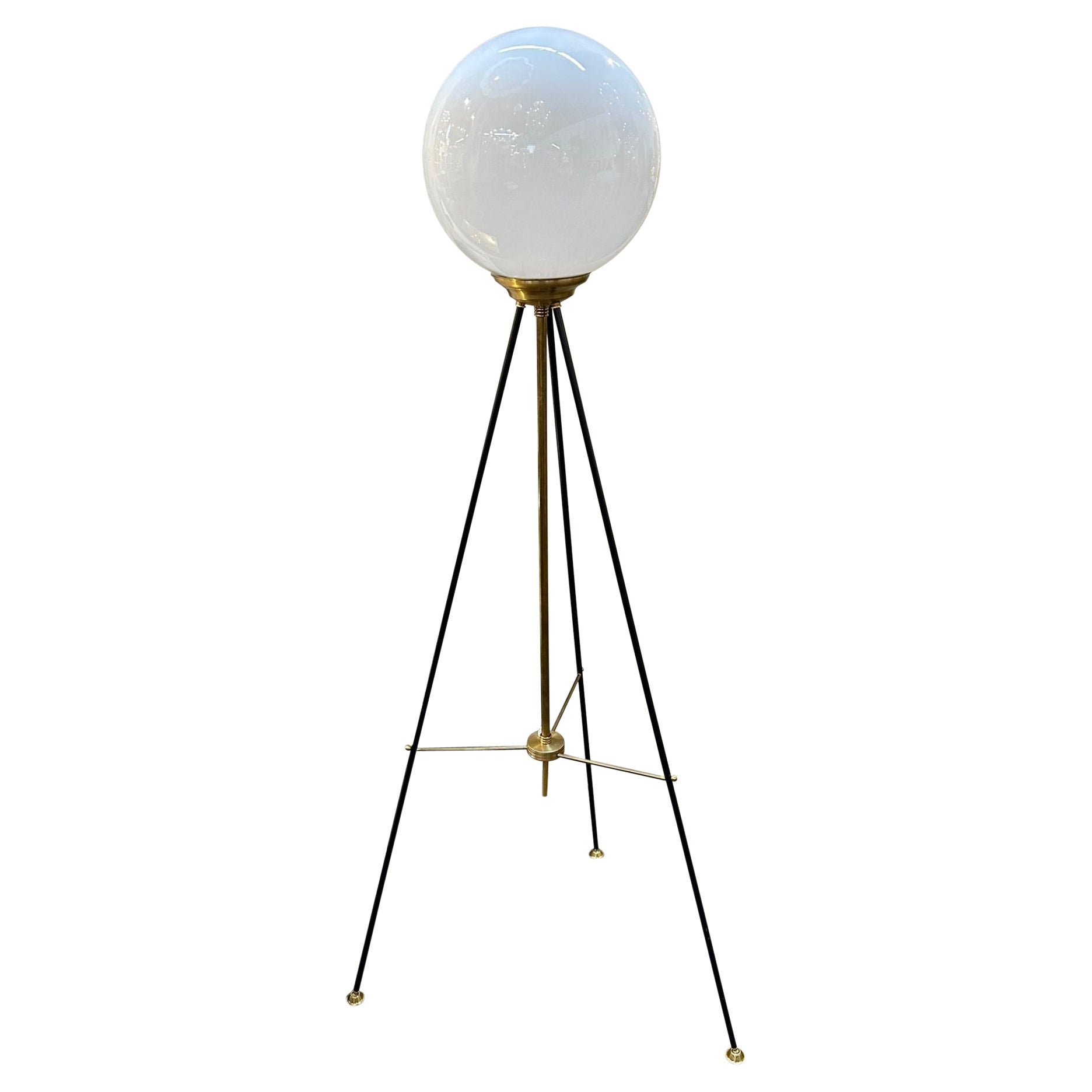 Five Globe Light Sputnik Floor Lamp in Brass and Black For Sale at