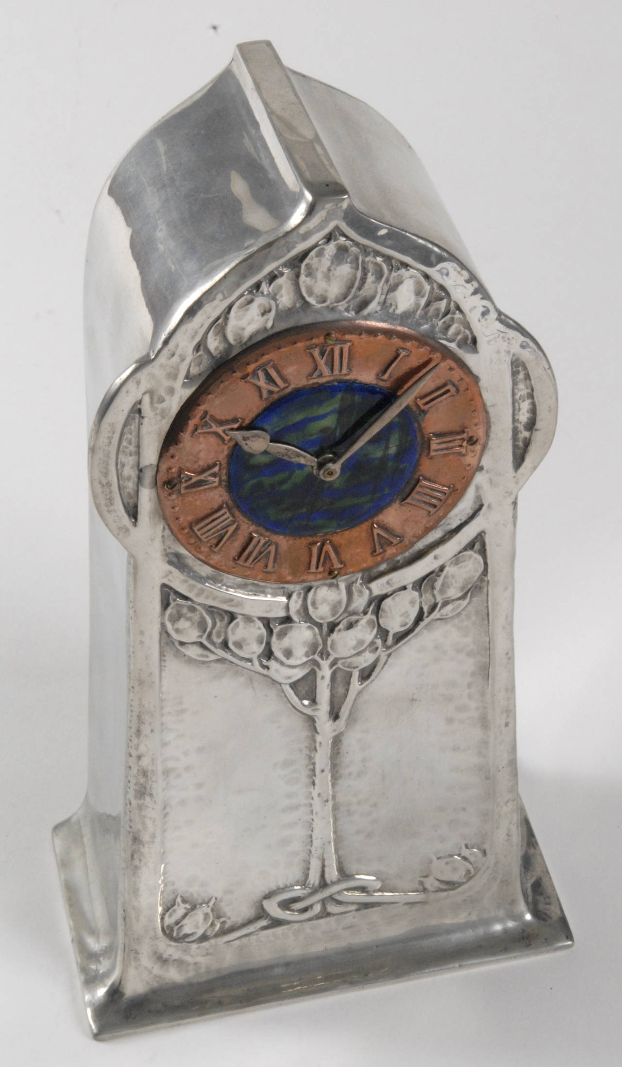 Arts and Crafts Liberty Pewter Clock by David Veasey, 1903 For Sale at