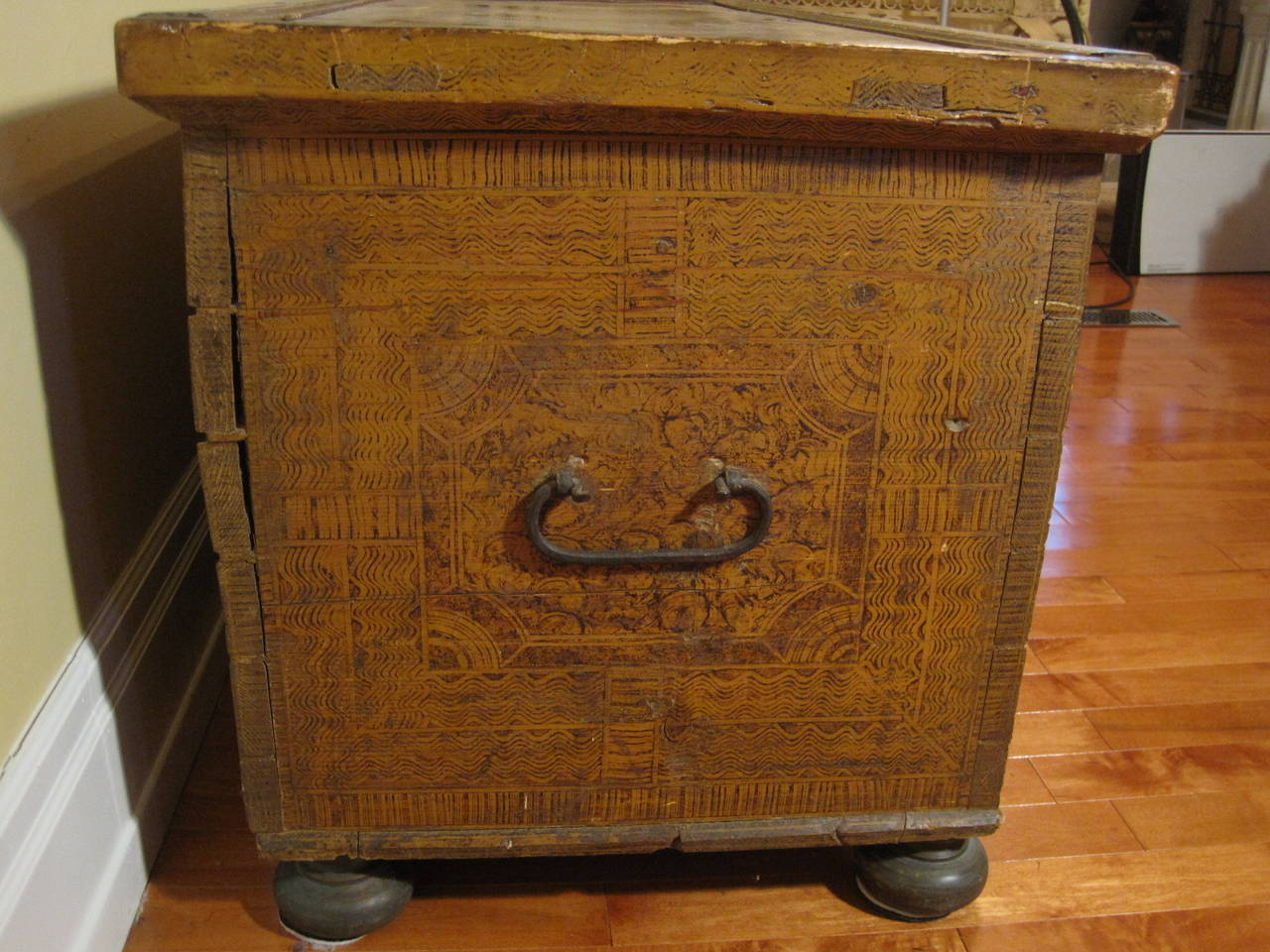 18th Century Blanket Box or Wedding Dowry Chest For Sale at 1stDibs