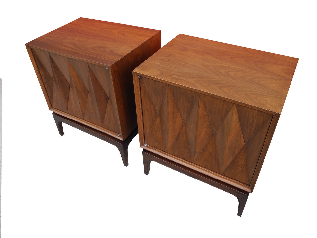 Pair of MidCentury Walnut Bedside Tables at 1stdibs
