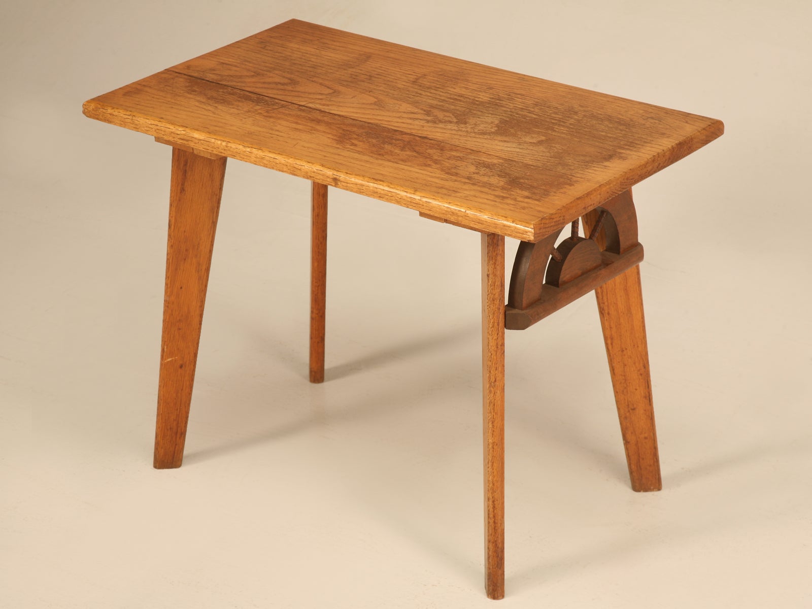 Vintage American Ranch Oak Side/End Table w/Wagon Wheel Design at 1stDibs