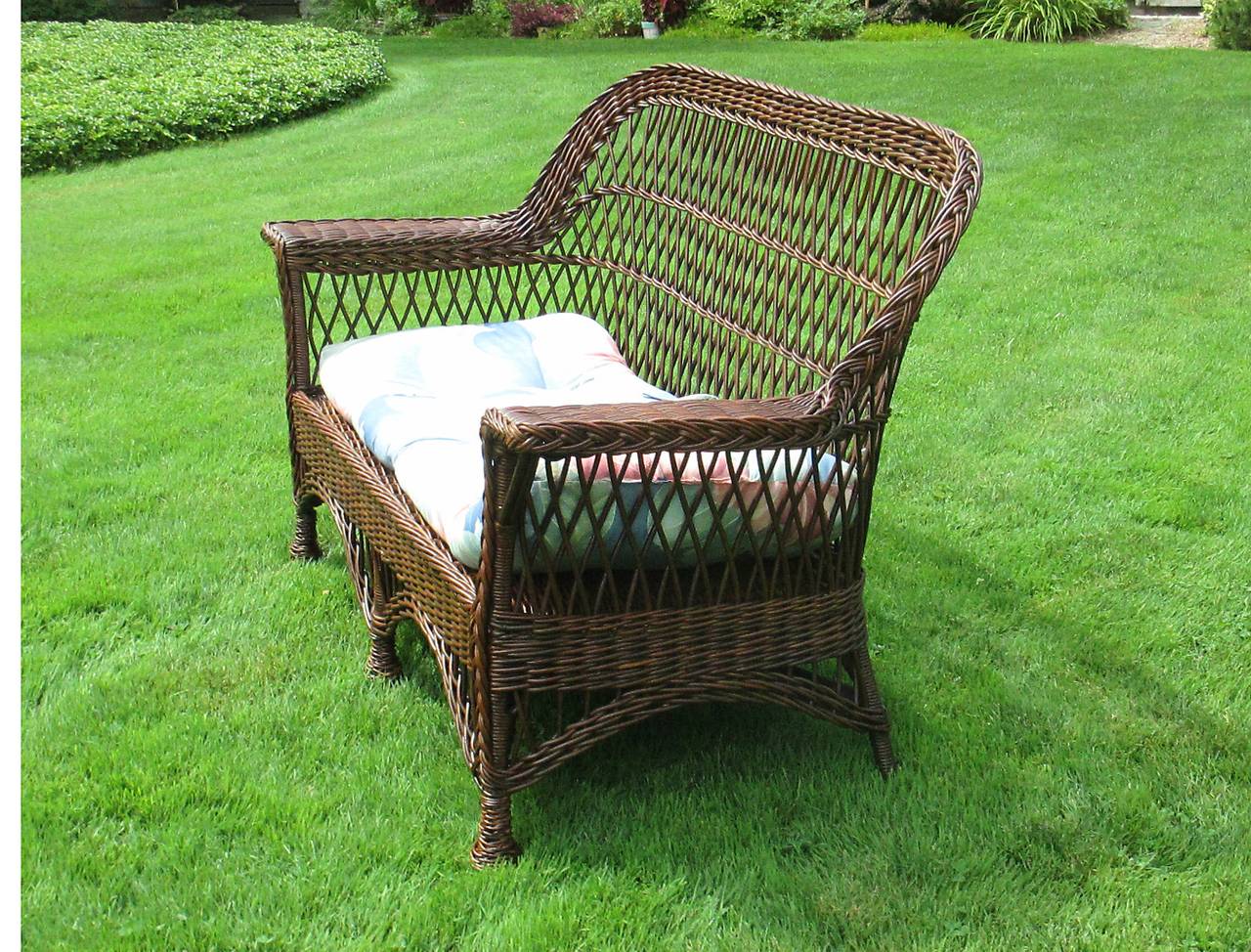 Bar Harbor Wicker Settee For Sale at 1stDibs