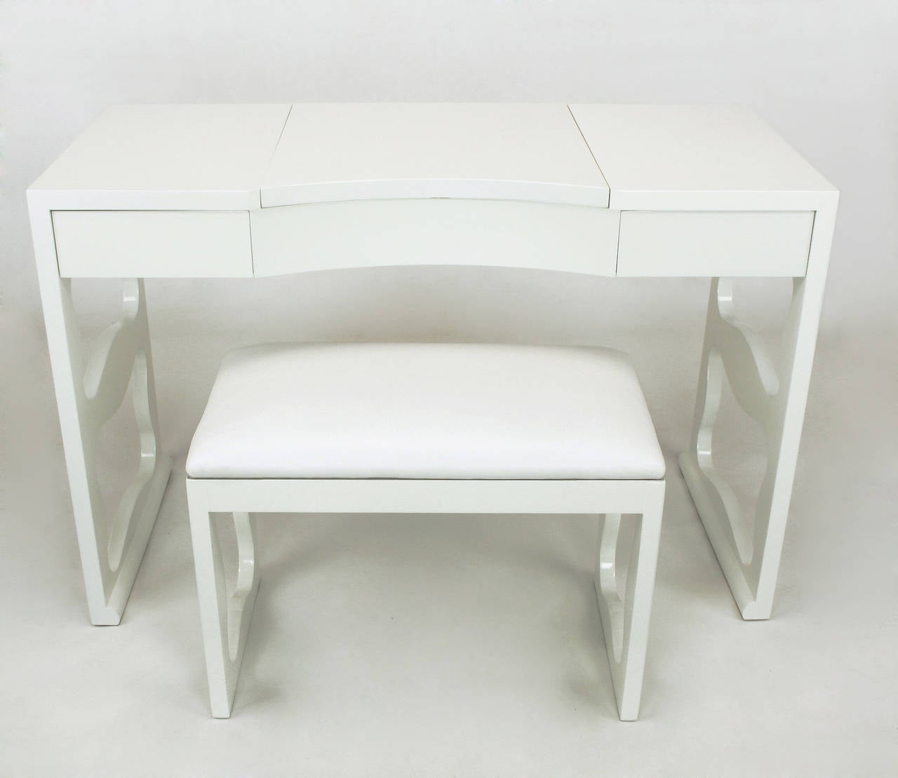 HeritageHenredon White Lacquer Vanity with Matching Bench at 1stdibs
