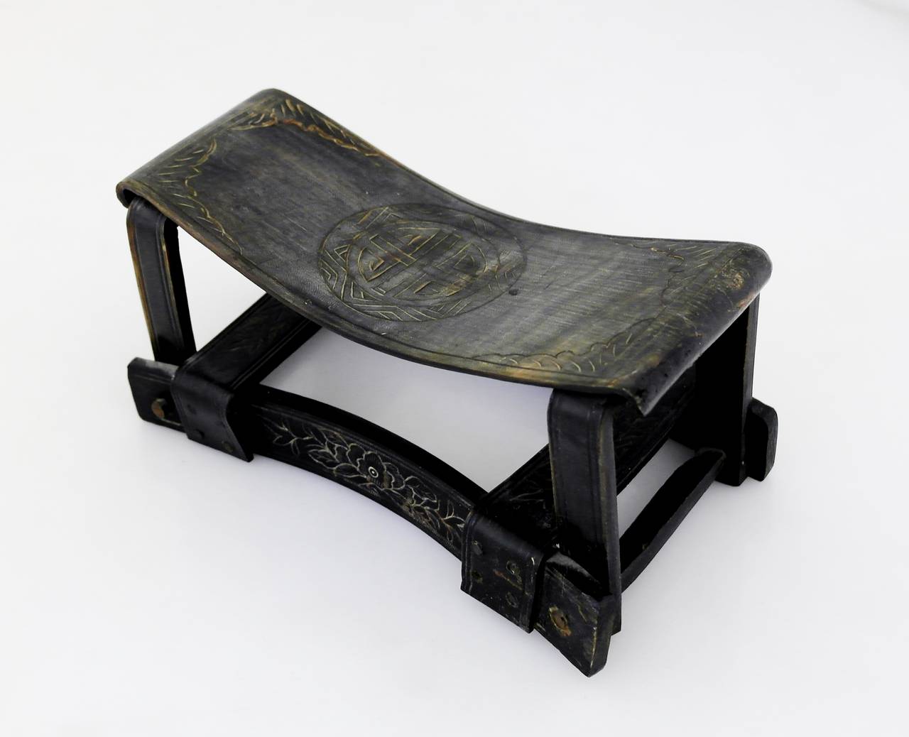 19th Century Chinese Qing Dynasty Horn Pillow For Sale at 1stDibs