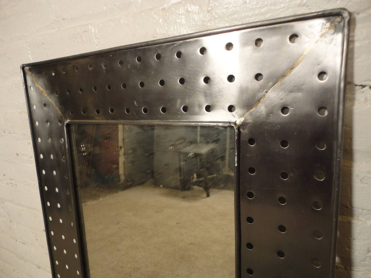 Industrial Style Mirror Uk / Browse through glass mirrors uk with uniquely embellished frames