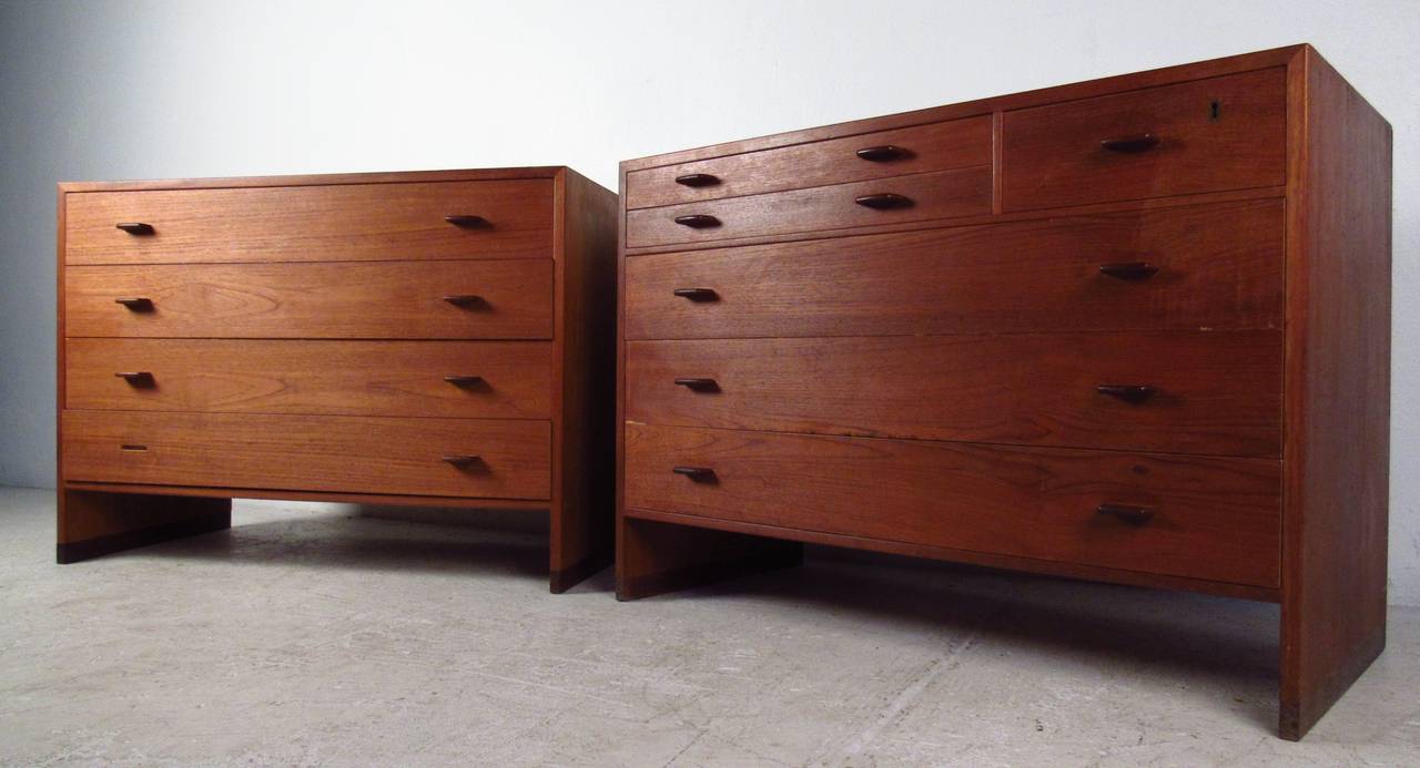 Pair of Vintage Bedroom Dressers in Teak For Sale at 1stDibs teak