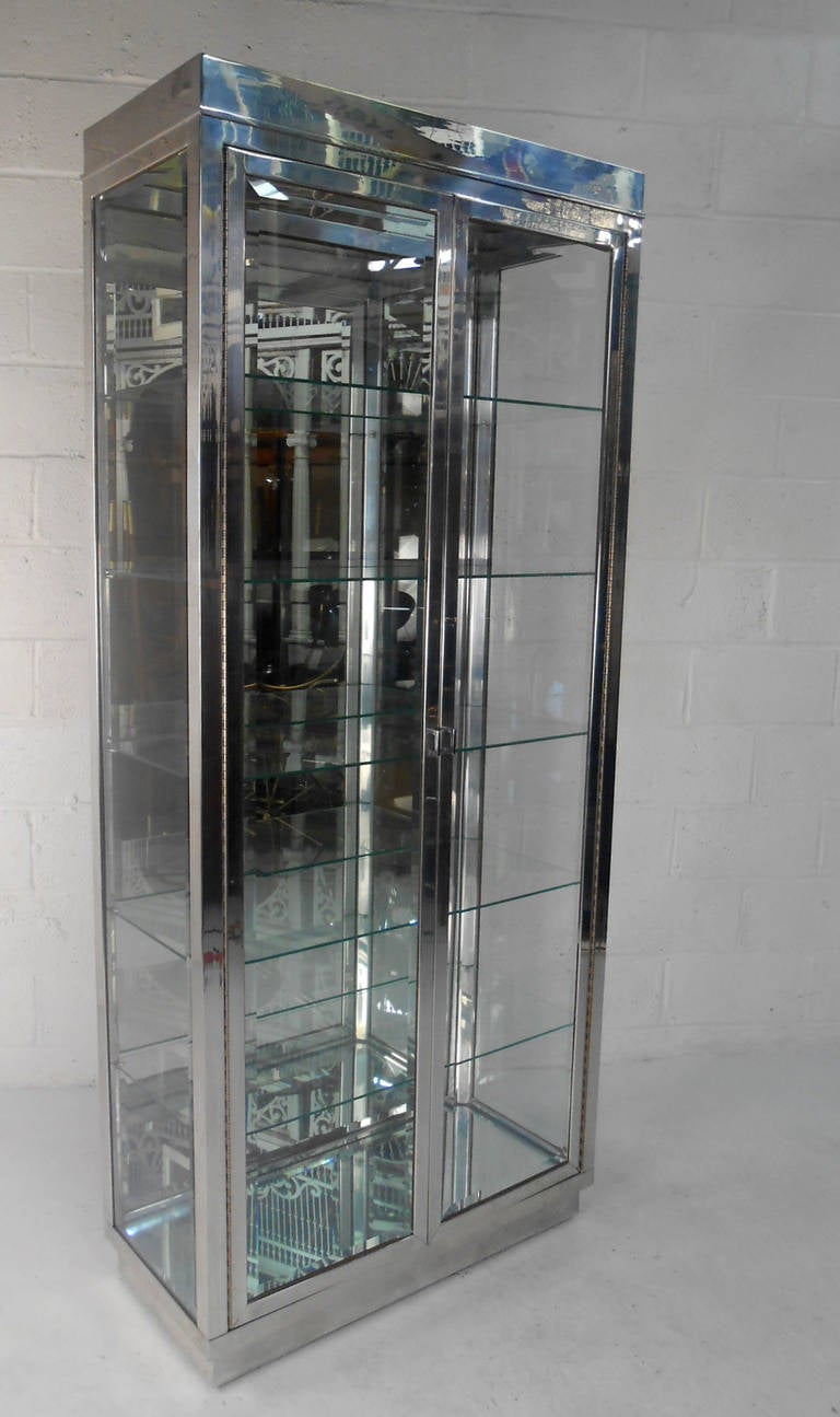 MidCentury Modern Chrome and Glass Mirrored Display at 1stDibs
