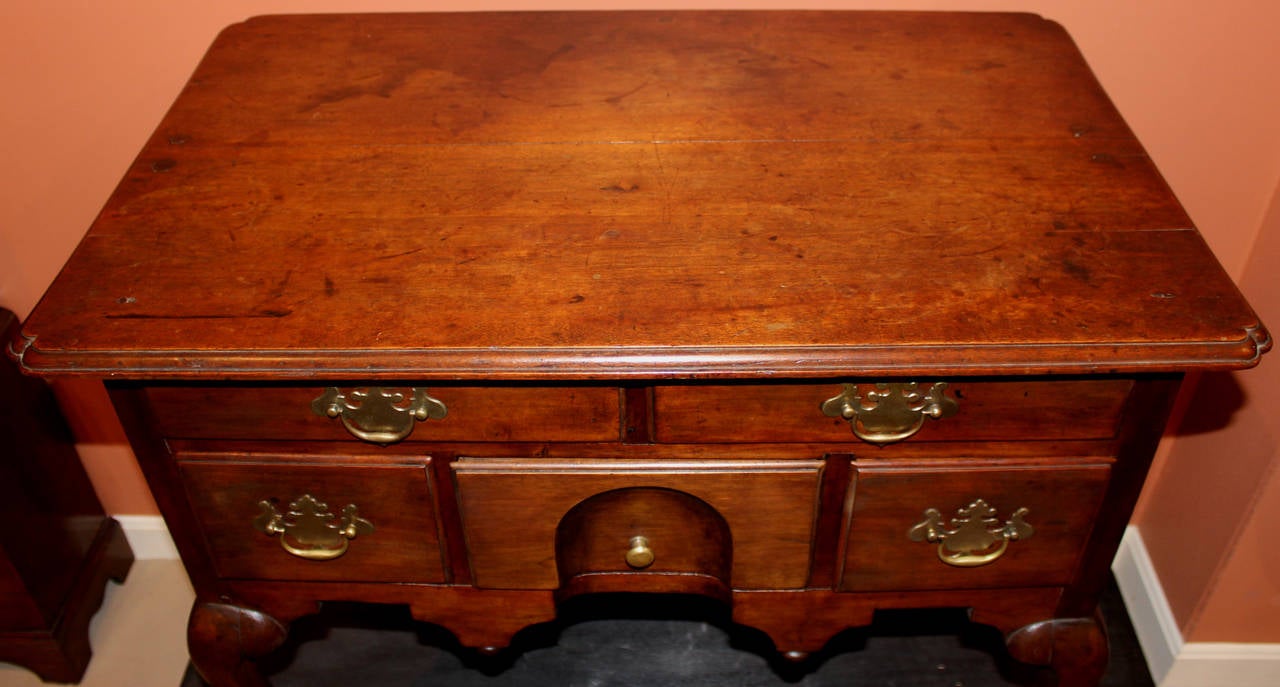18th Century Massachusetts Queen Anne Lowboy or Dressing Table at