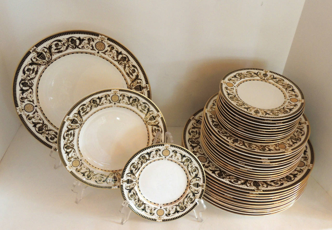 Wonderful Royal Worcester Windsor Green and Gold Elegant Dinner Service