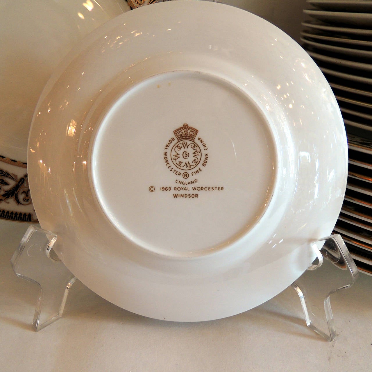 Wonderful Royal Worcester Windsor Green and Gold Elegant Dinner Service