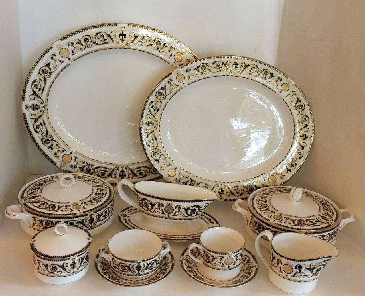 Wonderful Royal Worcester Windsor Green and Gold Elegant Dinner Service