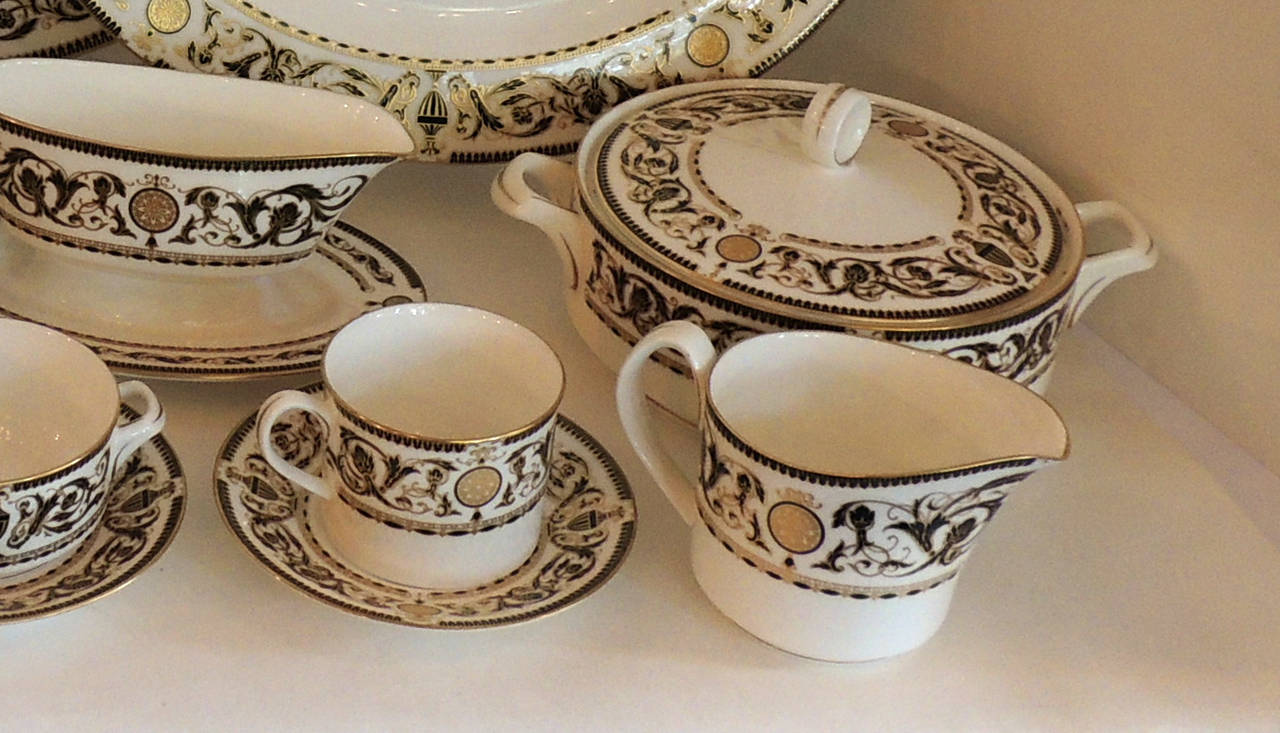 Wonderful Royal Worcester Windsor Green and Gold Elegant Dinner Service