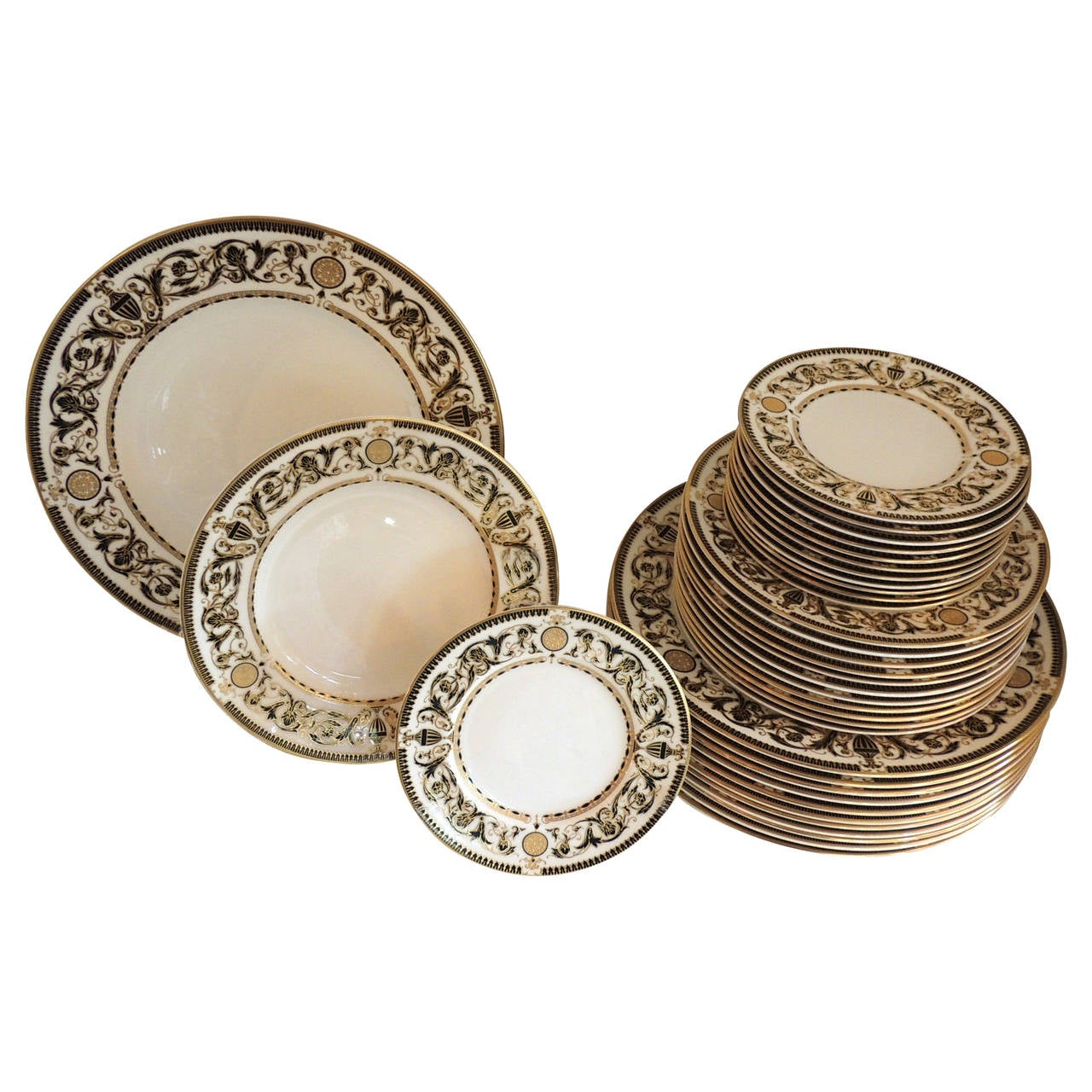 Wonderful Royal Worcester Windsor Green and Gold Elegant Dinner Service