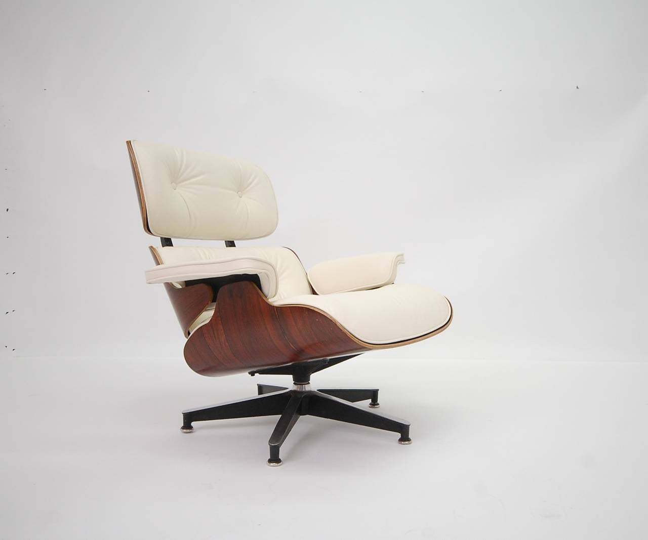 Vintage Rosewood Eames 670 Lounge Chair with New OffWhite Leather at