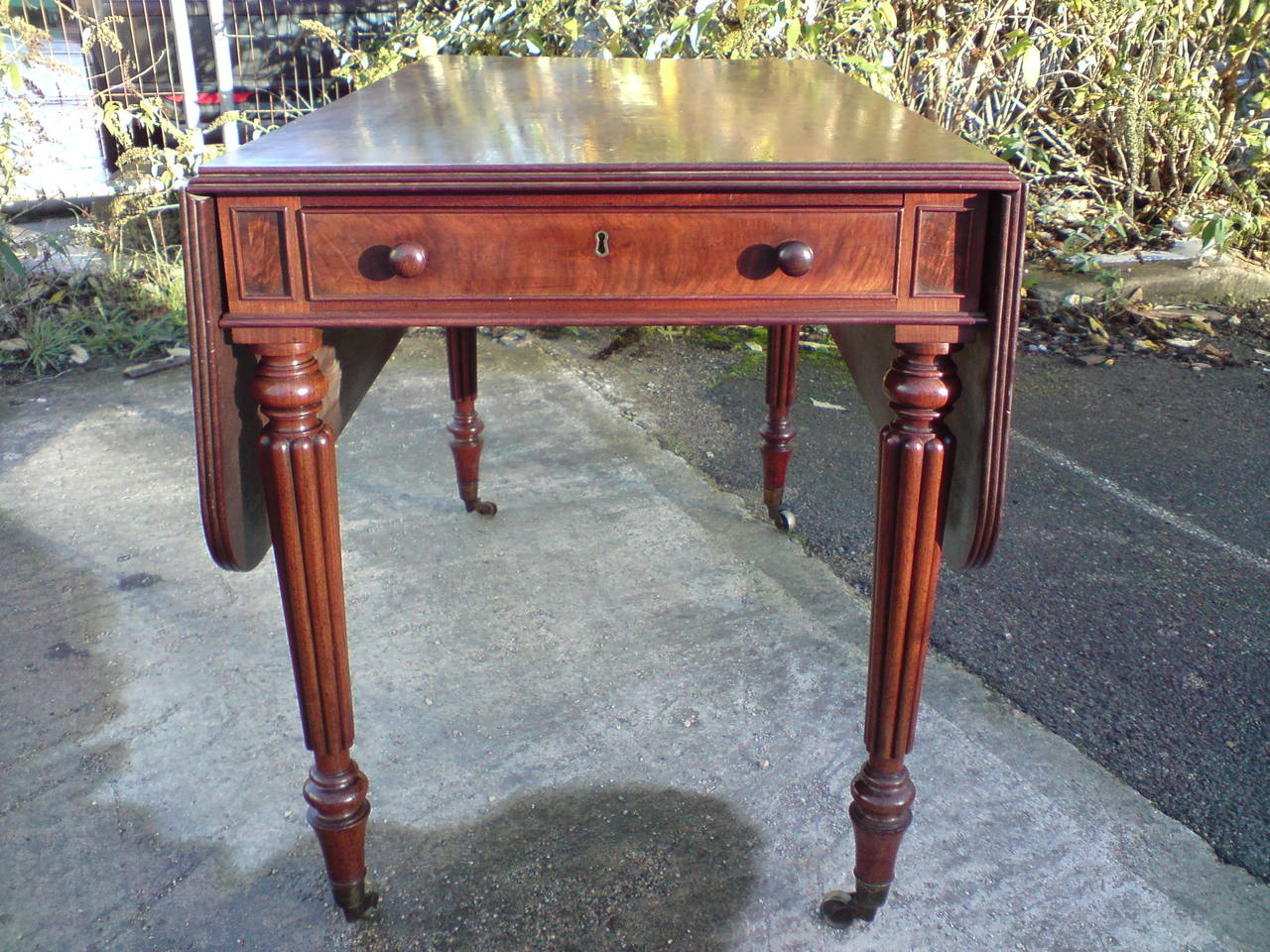 Antique Mahogany Pembroke Table For Sale at 1stDibs