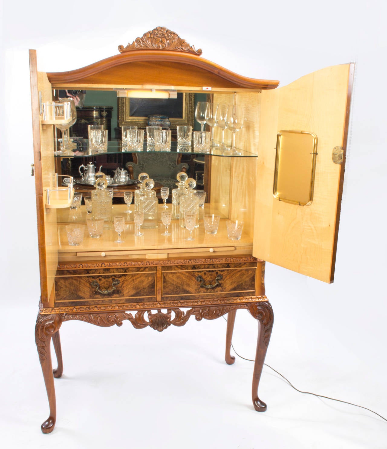 Vintage Burr Walnut Cocktail Drinks Bar circa 1950 at 1stDibs