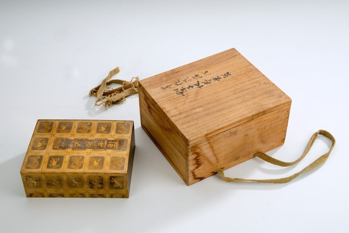 Antique Japanese box For Sale at 1stdibs